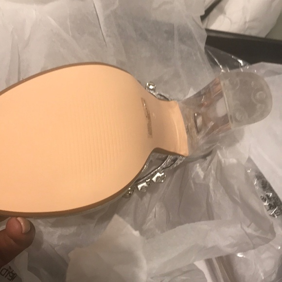 Fashion Nova’s thinking back on it shoe - Picture 4 of 5